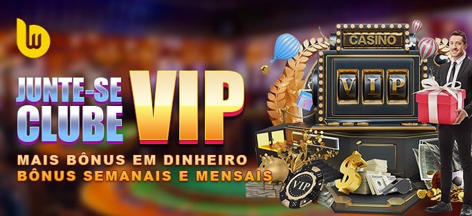 Pemain melakukan taruhan olahraga sepak bola melalui perangkat mobile di pinjam100